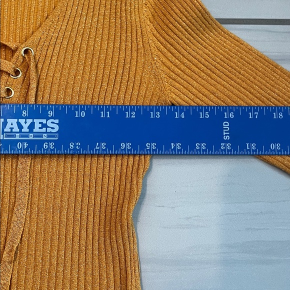 Questions Orange Ribbed Lace-Up Sweater with Front Cutout - Size S - Picture 7 of 9